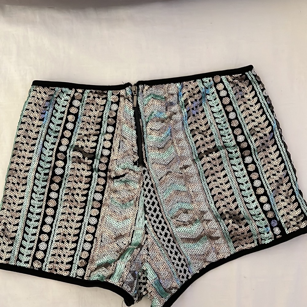 Shorts - Picture 2 of 3